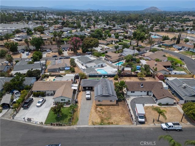 3292 Debbie Lane, Riverside, CA 92501