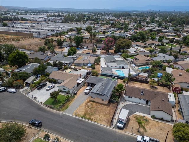 3292 Debbie Lane, Riverside, CA 92501