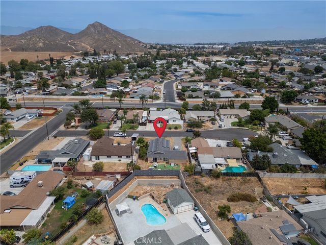 3292 Debbie Lane, Riverside, CA 92501