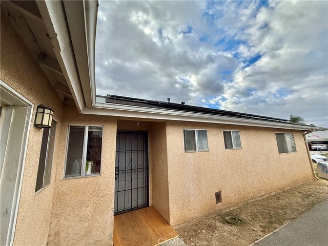 3292 Debbie Lane, Riverside, CA 92501