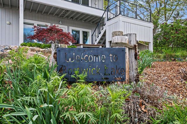 6747 Kitson Drive, Rockford, MI 49341