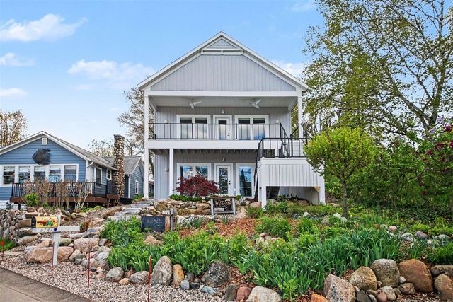6747 Kitson Drive, Rockford, MI 49341