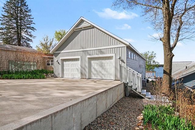 6747 Kitson Drive, Rockford, MI 49341