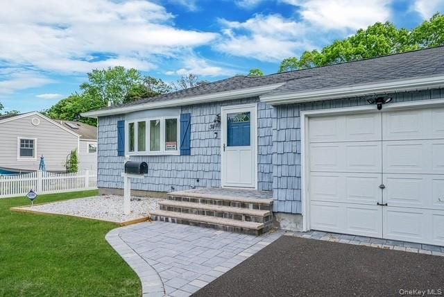 34 Stewart Street, Bay Shore, NY 11706