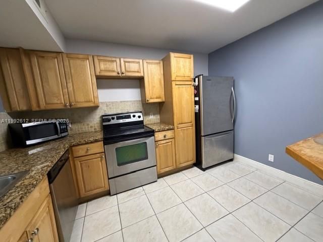 8901 Wiles Road 103, Coral Springs, FL 33067