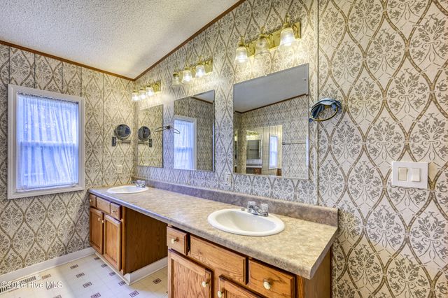 876 Mcclammy Road, Hampstead, NC 28443