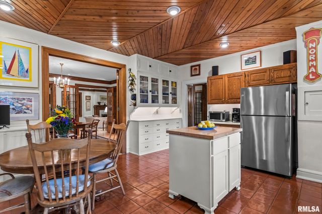1340 Wiggins Avenue, Springfield, IL 62704