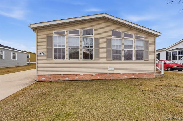 37319 Stone Way, New Haven, MI 48048