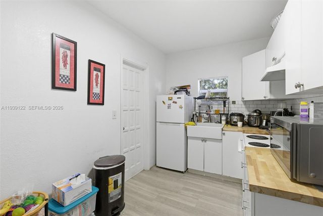 2142 NW 33rd St, Miami, FL 33142