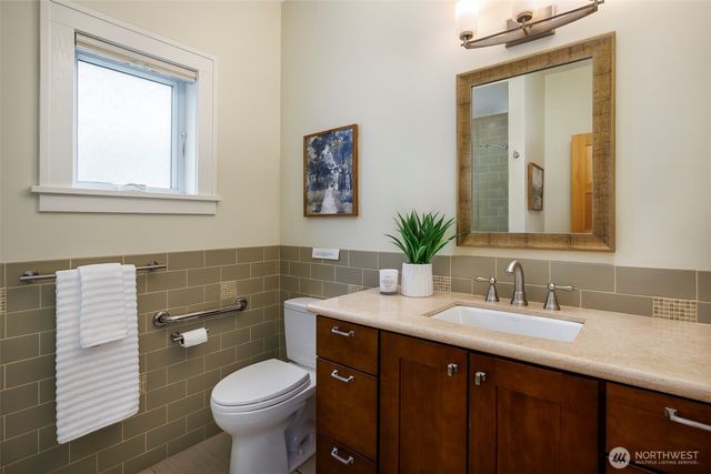 11715 4th Avenue NW, Seattle, WA 98177