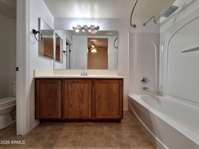 2670 S VOYAGER Drive 101, Gilbert, AZ 85295