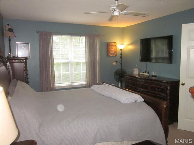 1327 Eagles Way Court, Hazelwood, MO 63042