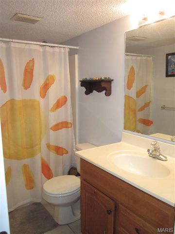 1327 Eagles Way Court, Hazelwood, MO 63042