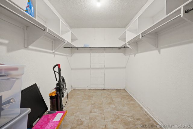 27208 E 41st Street S, Broken Arrow, OK 74014
