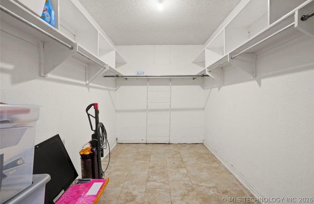 27208 E 41st Street S, Broken Arrow, OK 74014