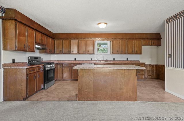 27208 E 41st Street S, Broken Arrow, OK 74014