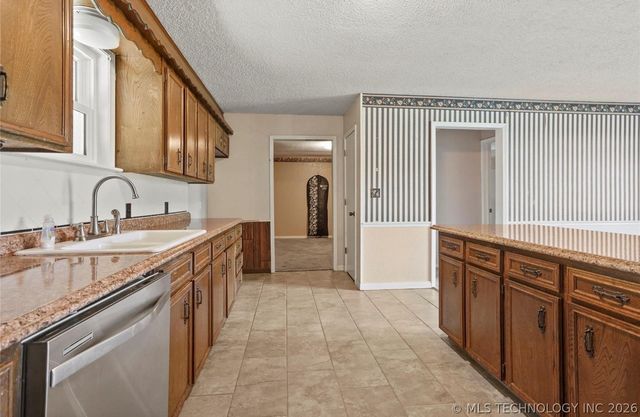 27208 E 41st Street S, Broken Arrow, OK 74014