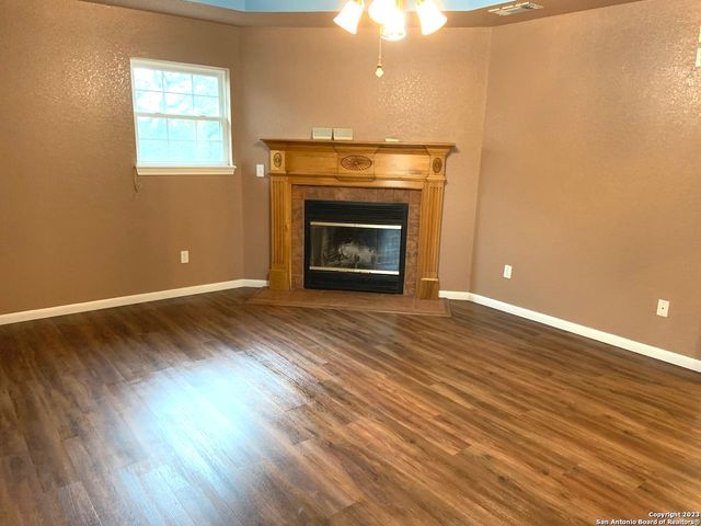 930 COUNTY ROAD 2720, Mico, TX 78056