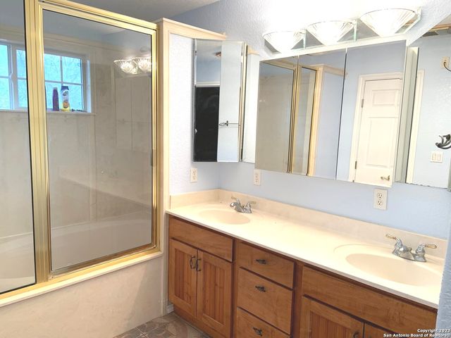 930 COUNTY ROAD 2720, Mico, TX 78056