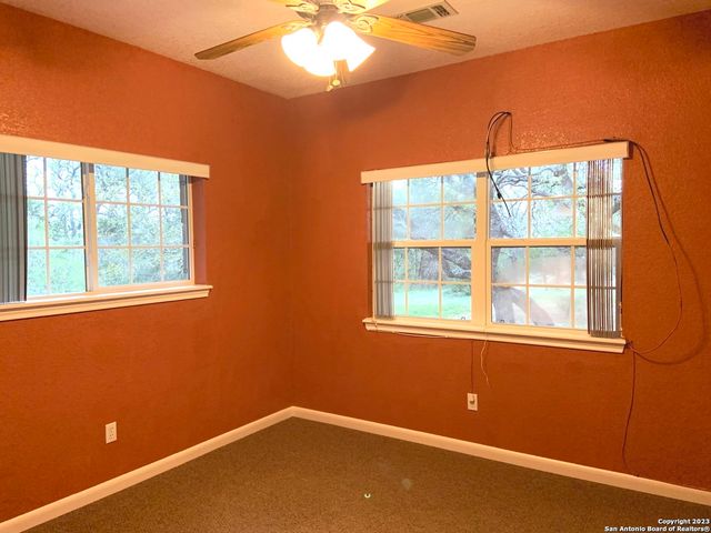 930 COUNTY ROAD 2720, Mico, TX 78056
