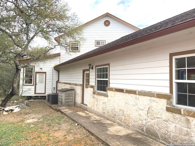 930 COUNTY ROAD 2720, Mico, TX 78056