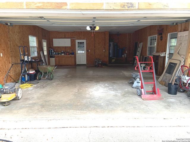 930 COUNTY ROAD 2720, Mico, TX 78056