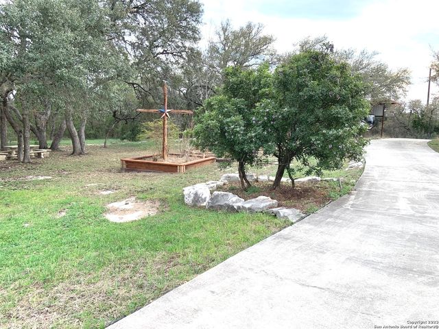 930 COUNTY ROAD 2720, Mico, TX 78056