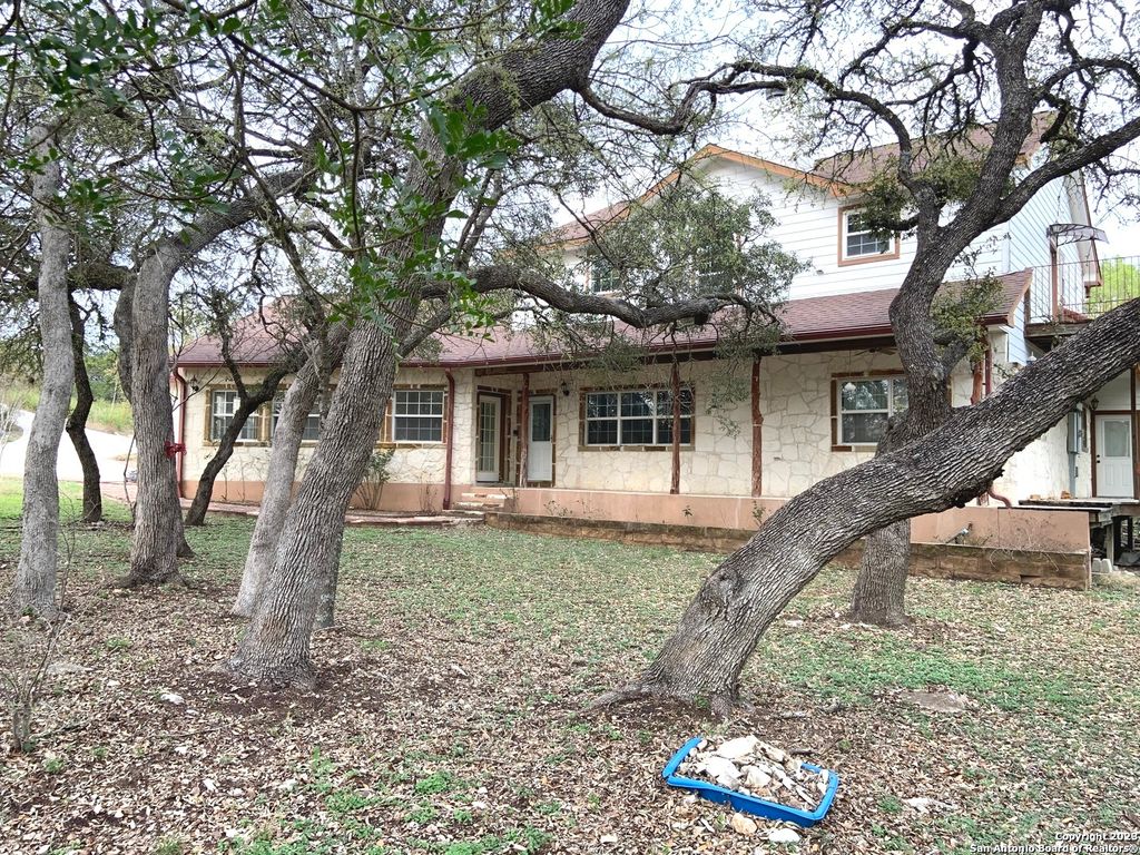 930 COUNTY ROAD 2720, Mico, TX 78056
