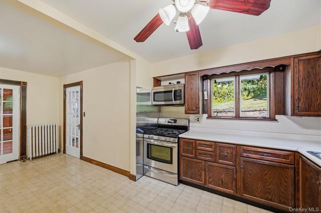 27 Free Hill Road, Tomkins Cove, NY 10986