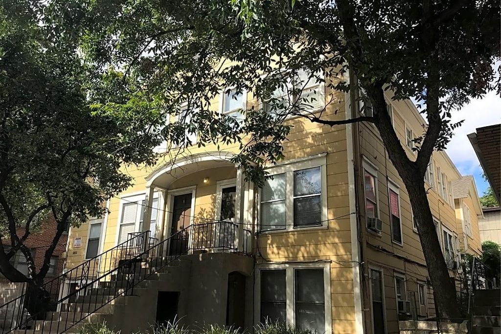 2800 Whitis Ave A, Austin, TX 78705