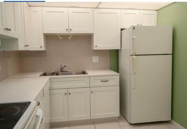 500 Executive Center Drive 2h, West Palm Beach, FL 33401