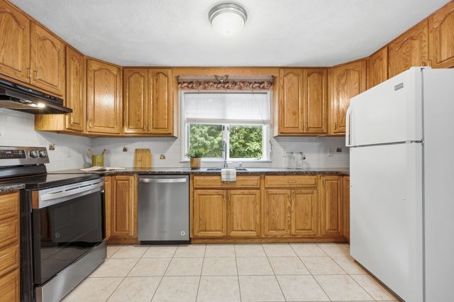 10 Red Gate Ln, Reading, MA 01867