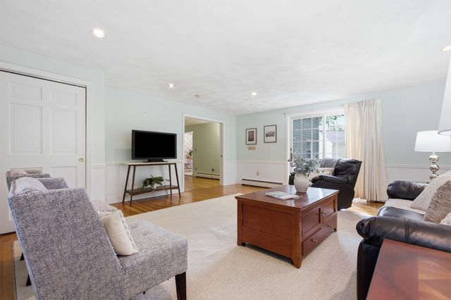 10 Red Gate Ln, Reading, MA 01867
