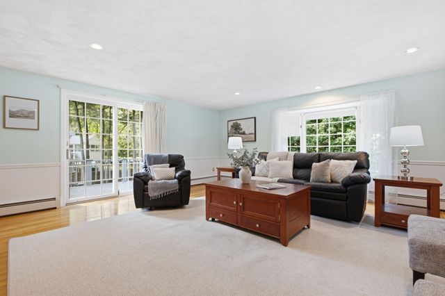 10 Red Gate Ln, Reading, MA 01867