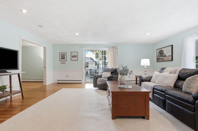 10 Red Gate Ln, Reading, MA 01867