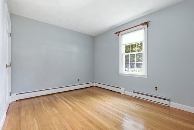 10 Red Gate Ln, Reading, MA 01867