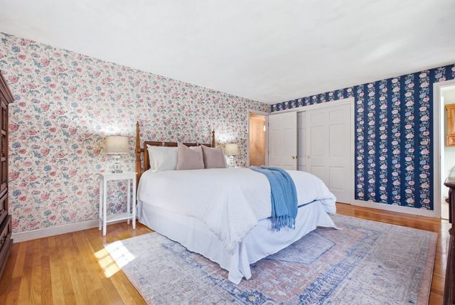 10 Red Gate Ln, Reading, MA 01867