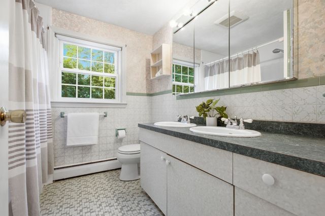 10 Red Gate Ln, Reading, MA 01867