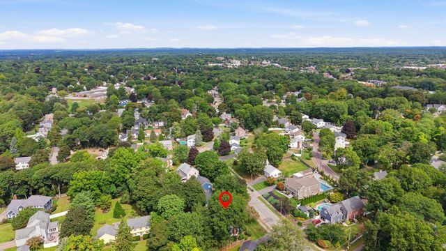 10 Red Gate Ln, Reading, MA 01867