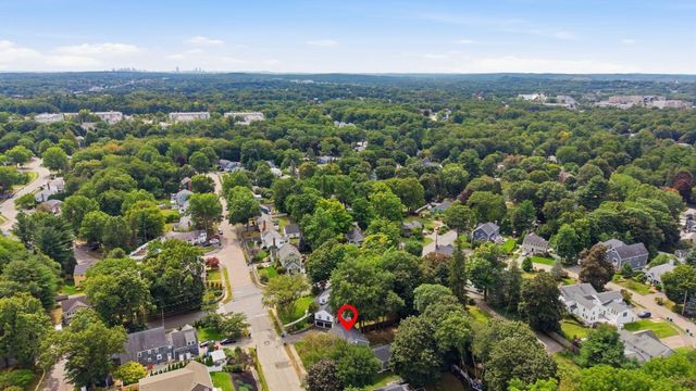 10 Red Gate Ln, Reading, MA 01867