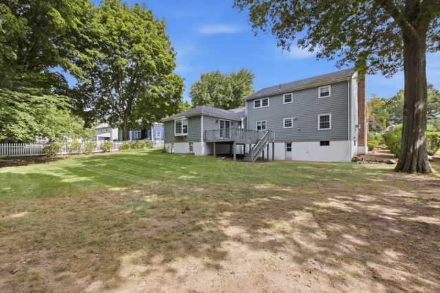 10 Red Gate Ln, Reading, MA 01867