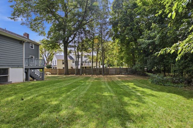 10 Red Gate Ln, Reading, MA 01867
