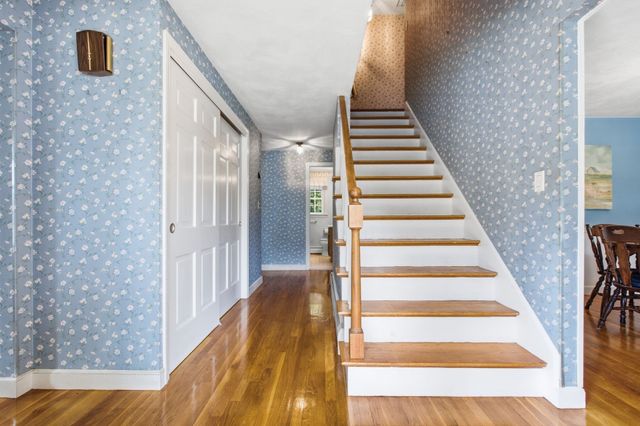 10 Red Gate Ln, Reading, MA 01867