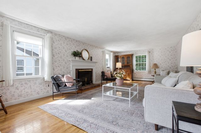 10 Red Gate Ln, Reading, MA 01867