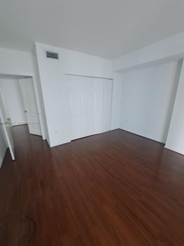 5091 NW 7th Street 1007, Miami, FL 33126