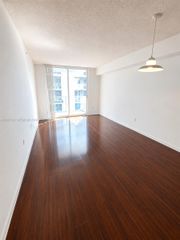 5091 NW 7th Street 1007, Miami, FL 33126