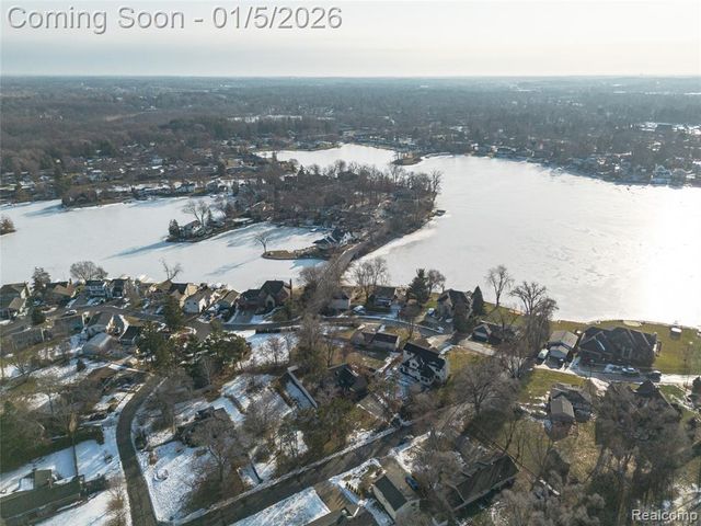 2526 Marchar Drive, Wolverine Lake, MI 48390