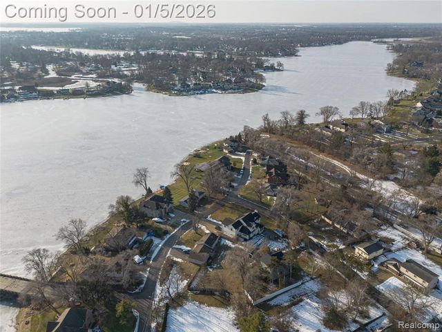 2526 Marchar Drive, Wolverine Lake, MI 48390