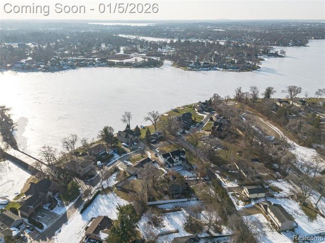 2526 Marchar Drive, Wolverine Lake, MI 48390