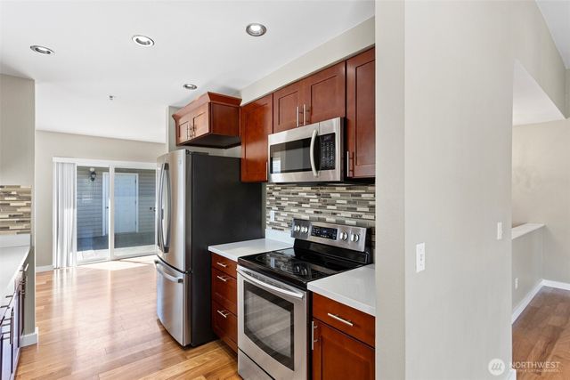 901 E Marine View Drive #201, Everett, WA 98201